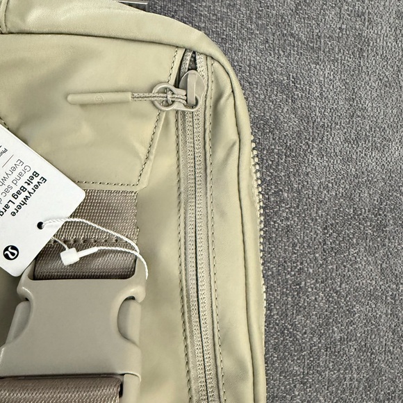 Lululemon everywhere belt bag large - Picture 2 of 10